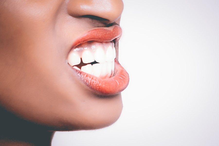 What are some causes of toothaches?